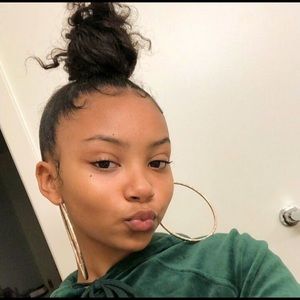 Meet your Posher, Malia